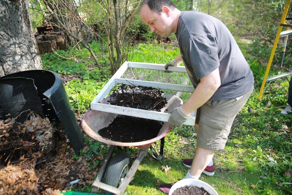 composting: Turning Kitchen Scraps into Useful Backyard Fertilizer