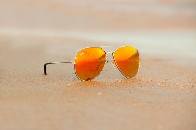 Ray-Ban Hexagonal Sunglasses: Contemporary Style for Trendsetters