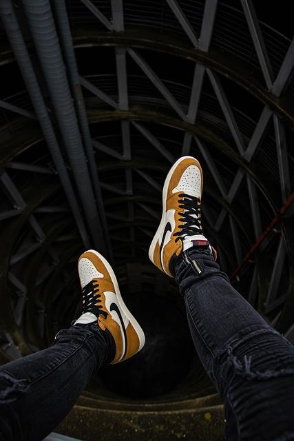 Nike Air Force 1 ‘07 EasyOn: Hands-Free Sneakers for Accessibility